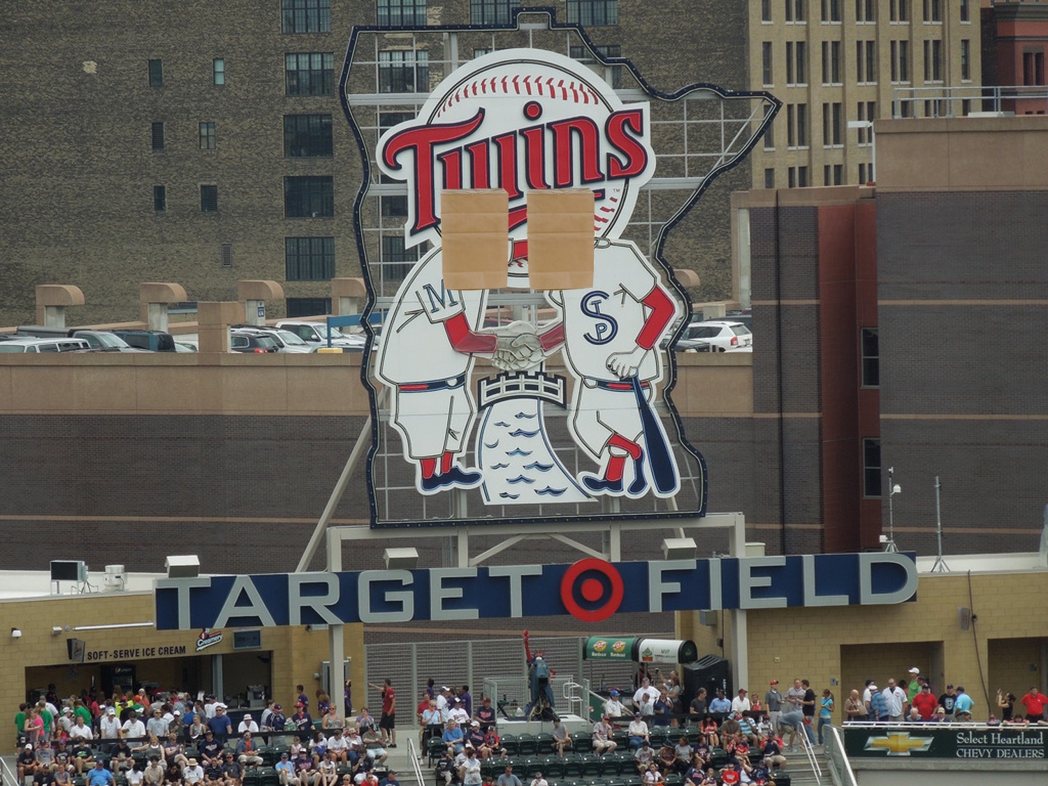 Target Field Staff Places Paper Bags over Minnie and Paul's Heads -  Intentional Balk - Twins Daily