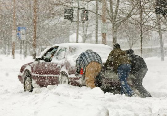 car-stuck-in-snow.jpg