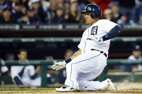 Cabrera_Miguel_Sliding_US_720.jpg