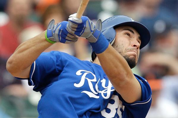 Mike Moustakas keys Royals rally past Twins