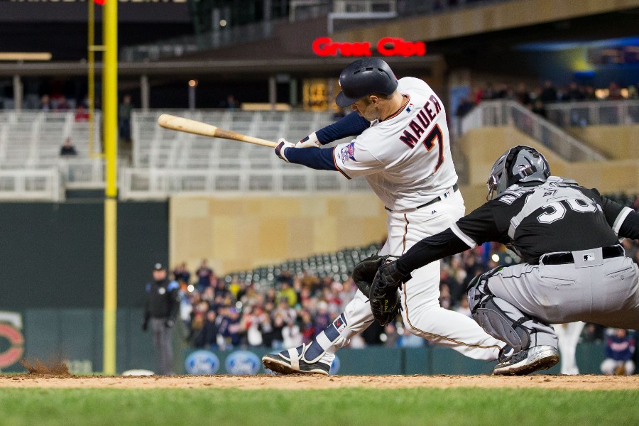 Joe Mauer reaches 2,000 hits as Twins beat White Sox 4-0