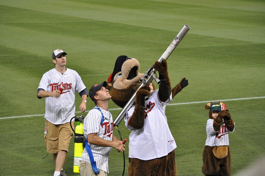 More information about "EXCLUSIVE: Twins Looking to Replace TC Bear with Real, Live Bear"