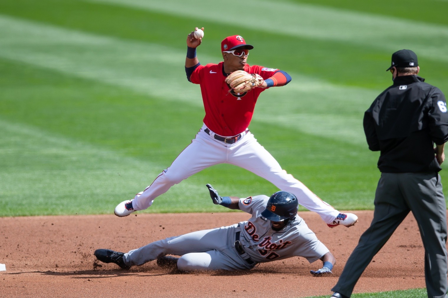 Sean Poppen makes major league debut; Willians Astudillo back with Twins