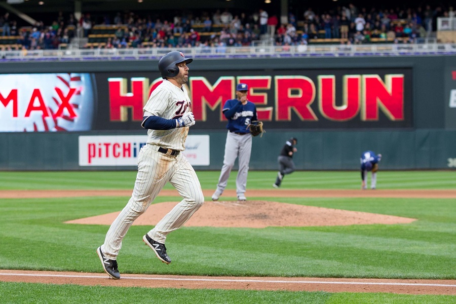 Jake Cave walks. Max Kepler to 2nd., 08/26/2018