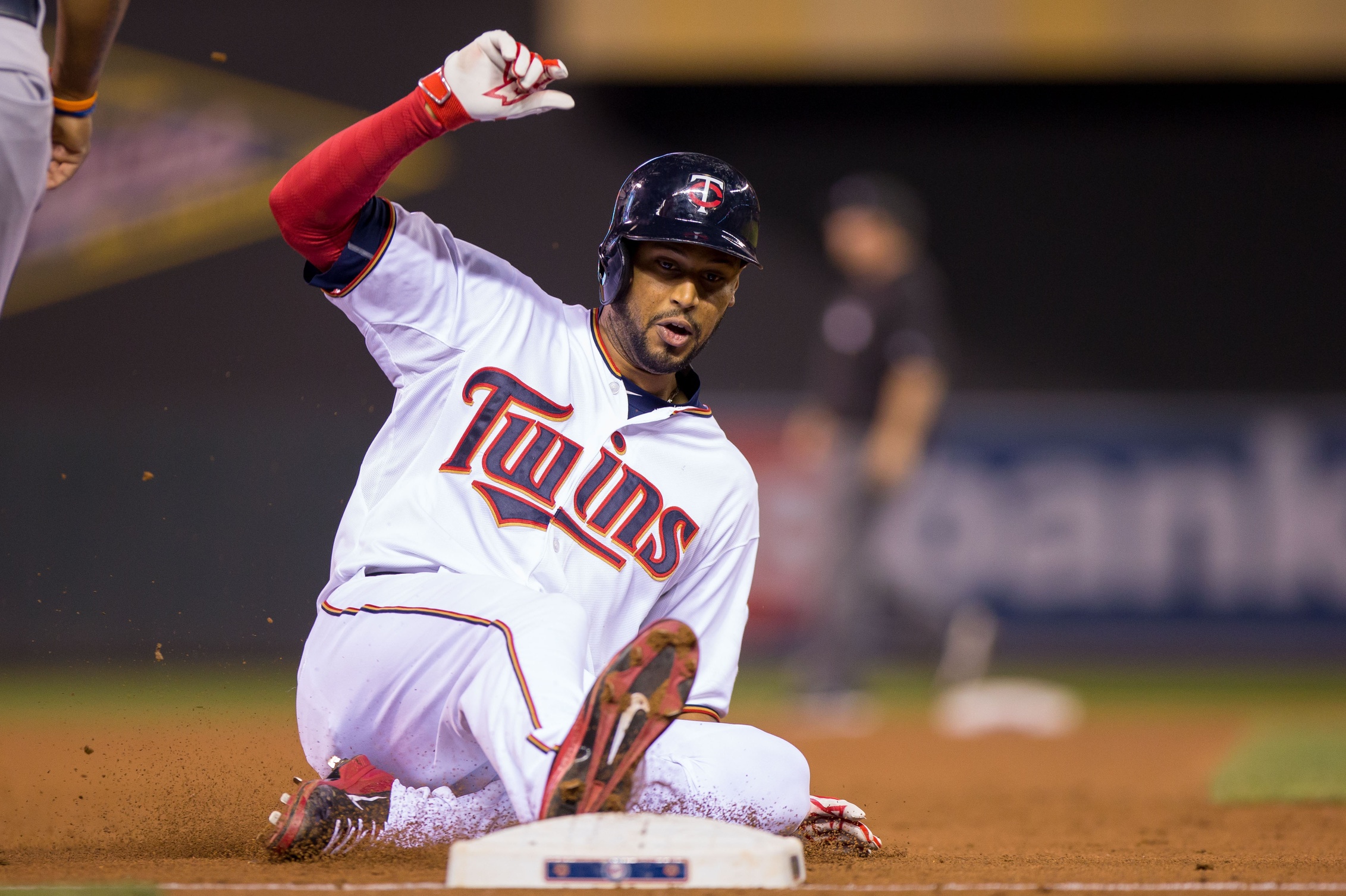 Twins place Aaron Hicks on DL, recall Oswaldo Arcia