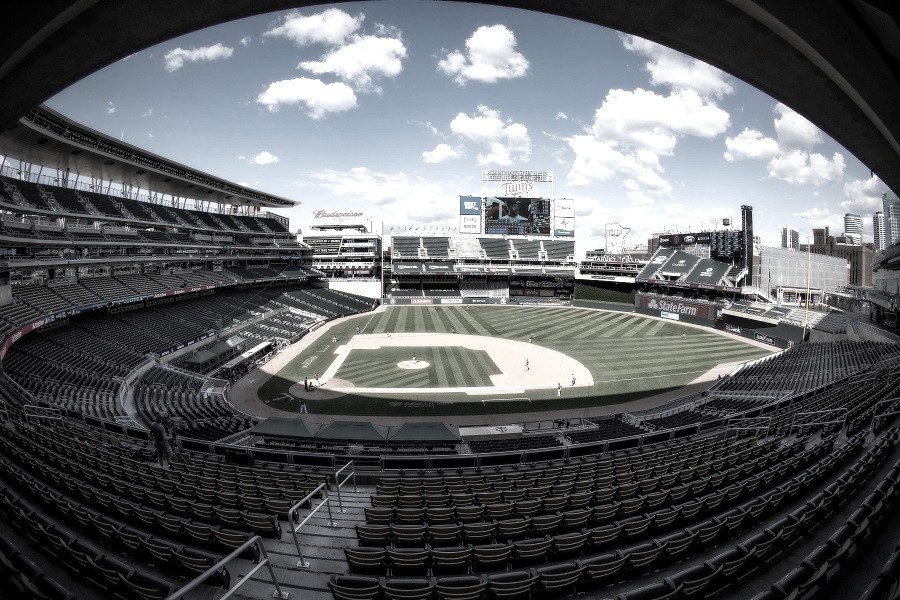 Kepler hits 2 HR, Twins power past White Sox 10-5 in opener