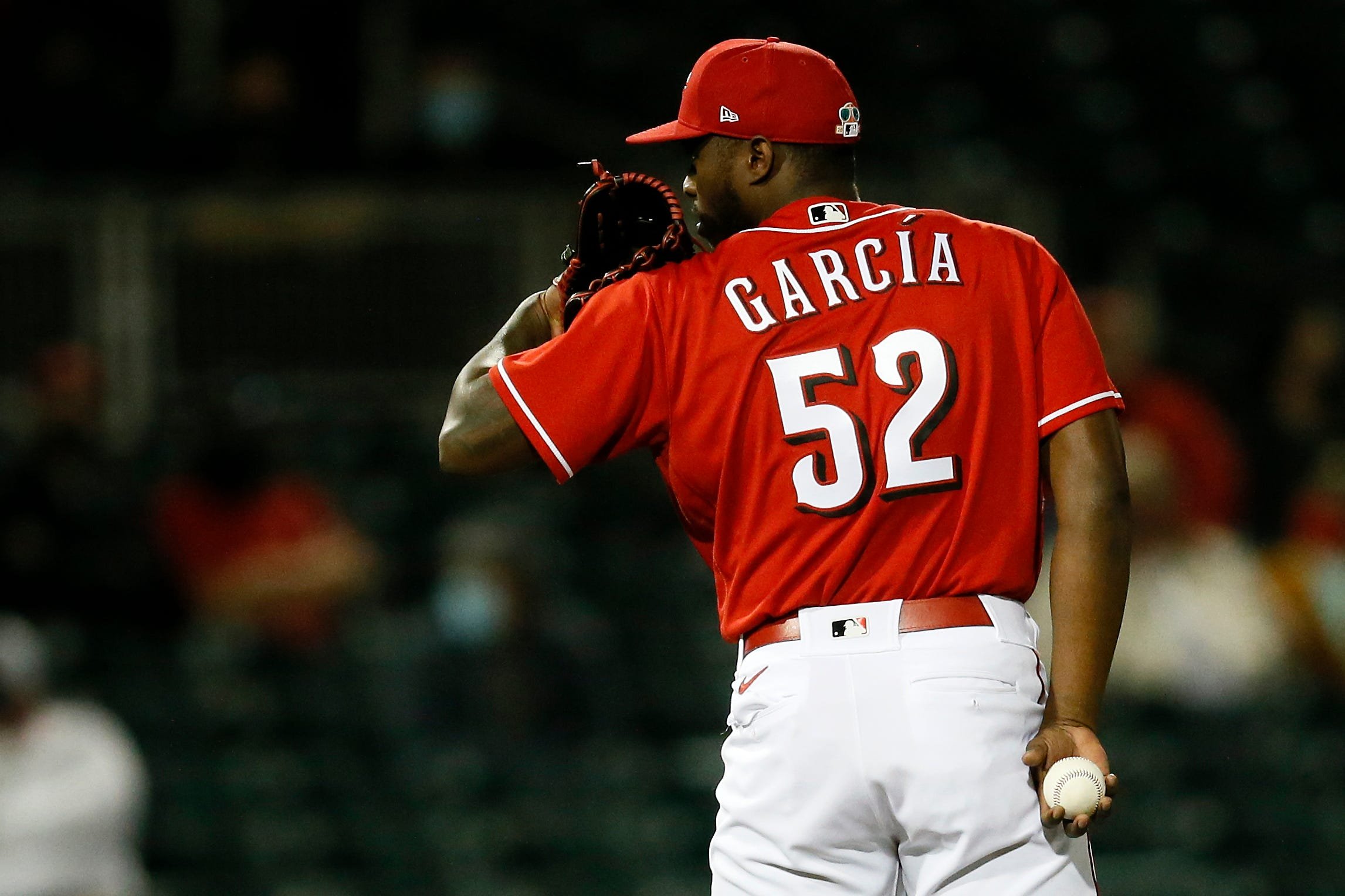 Edgar Garcia recalled, giving Twins 14 pitchers and only three bench players