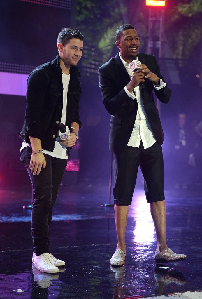 Nick-Cannon-Nick-Jonas-MTV-EMA-2014-Kick-Off-Klipsch-QHUoicfWvOdx.jpg.88d4c5c781411b0d42aa8a7bbcef7bb7.jpg