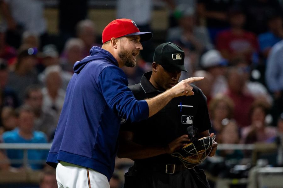 VIDEO: Twins Prospect Byron Buxton Was Knocked Unconscious During Nasty  Collision With a Teammate