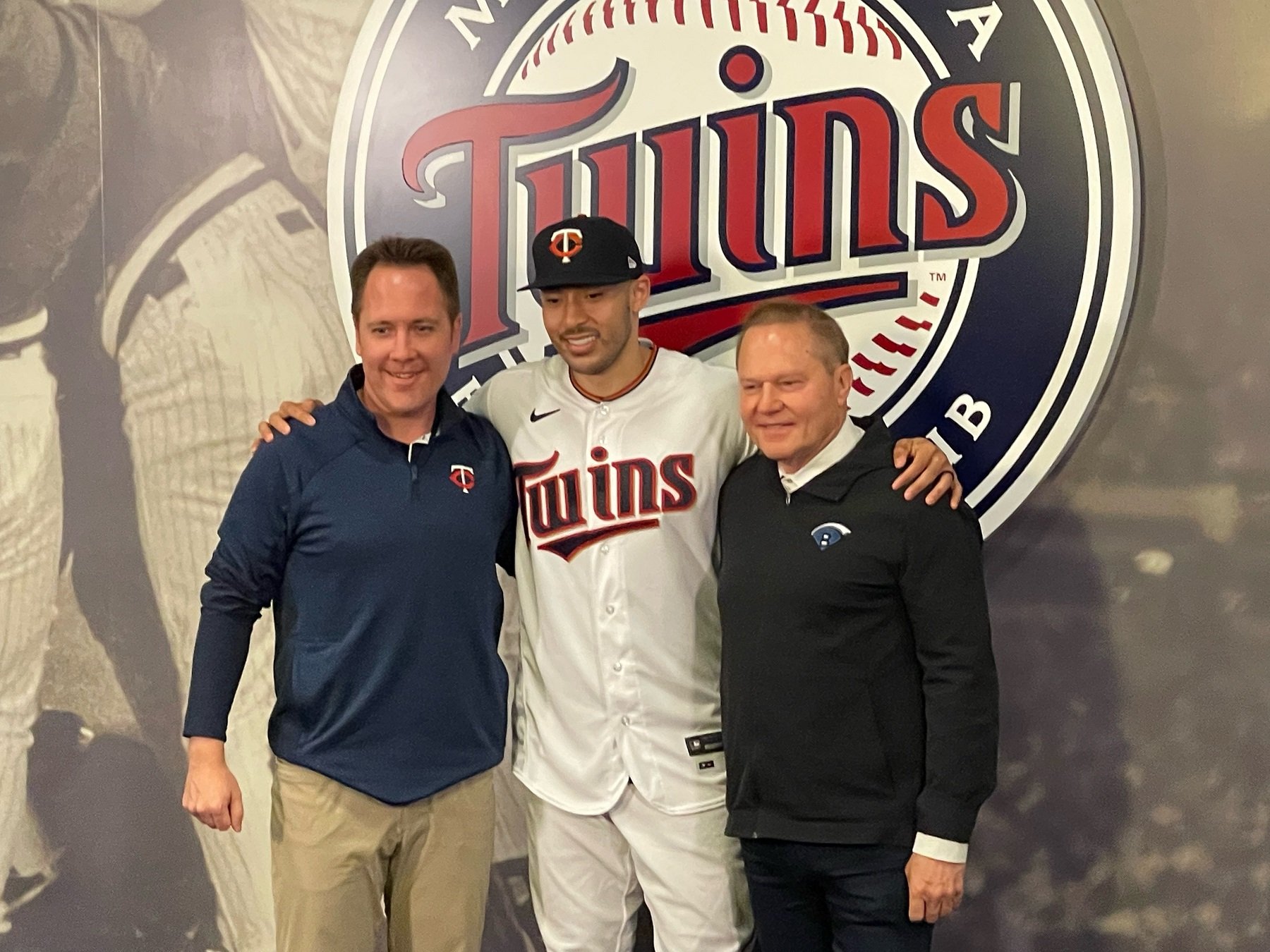 WATCH: Twins officially welcome Carlos Correa 