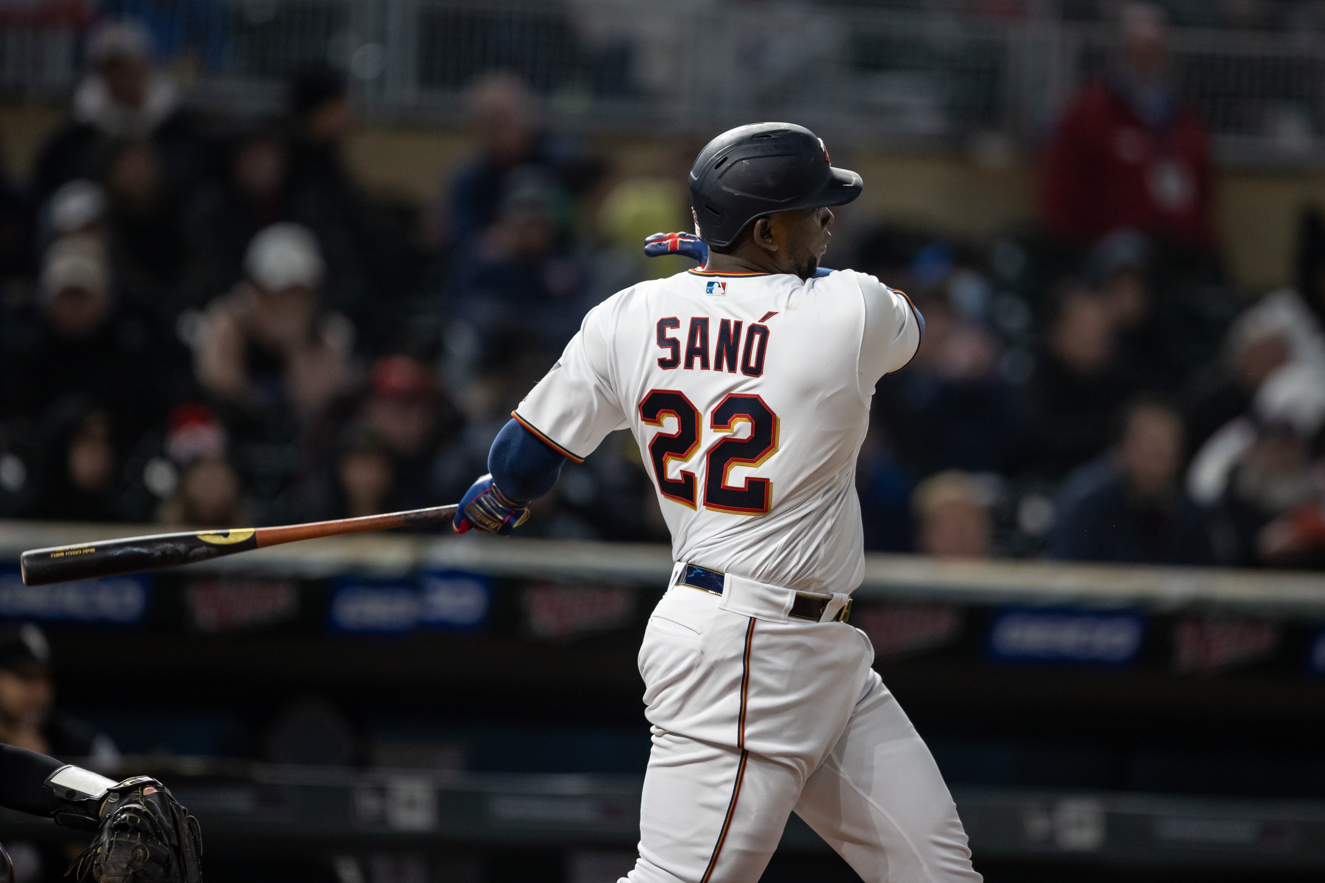 Seeking to lose 30 pounds, Twins' Miguel Sano hoping less is more