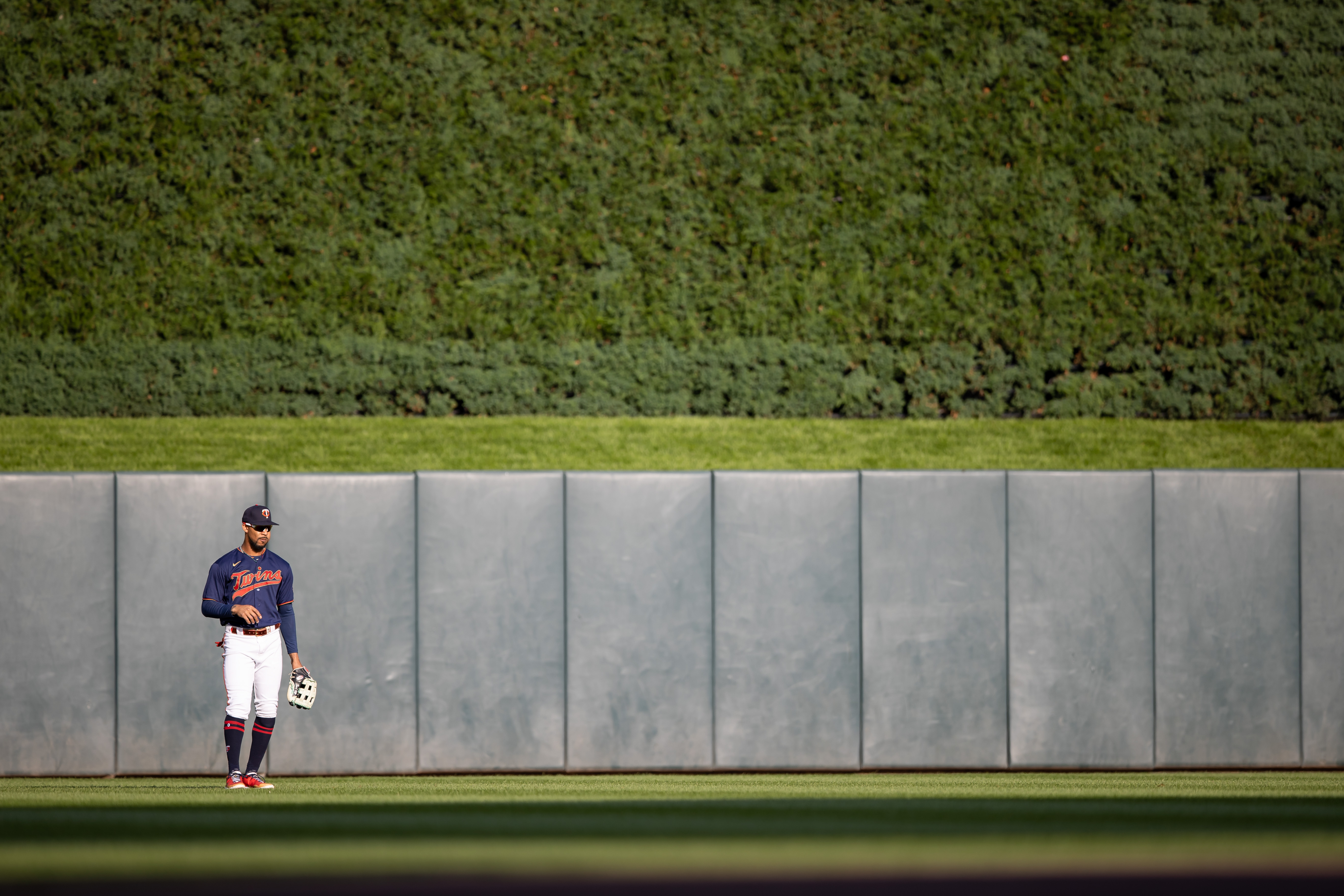 Byron Buxton leaves game after awesome catch in AL Wild Card Game 