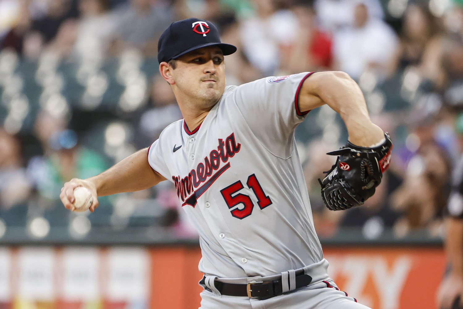 Twins' Tyler Mahle leaves game against Royals with shoulder fatigue - The  Athletic