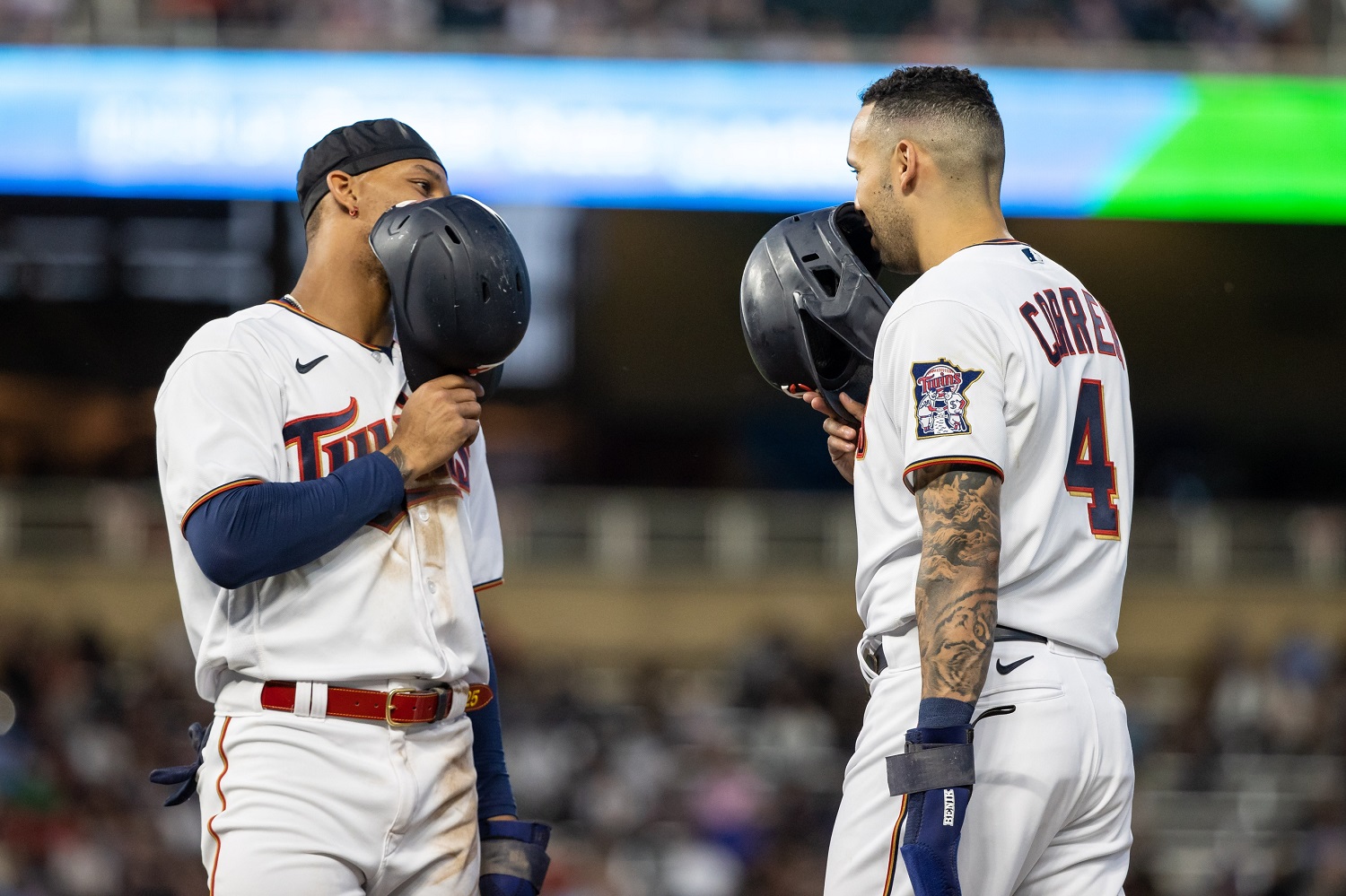 Byron Buxton's hyped reaction to Carlos Correa reuniting with Twins