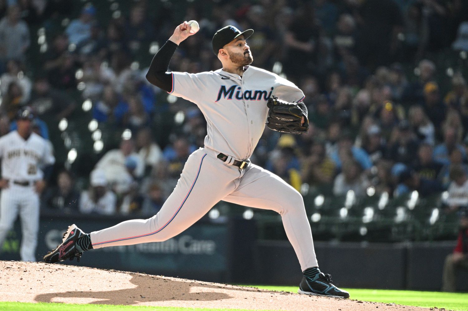 Twins finally meet their match; Marlins' Cy Young-winner Sandy