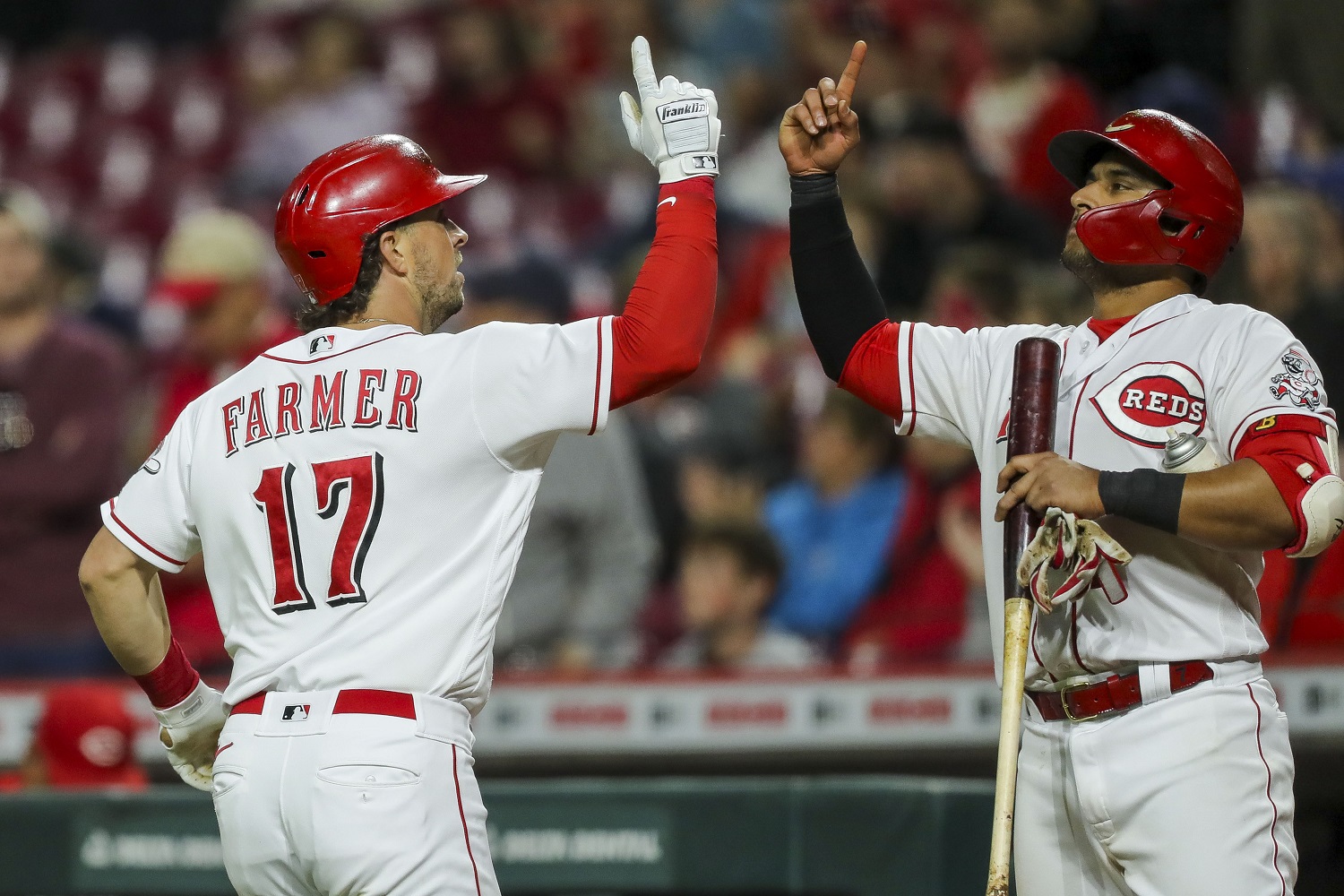 Reds deal Farmer to the Twins, acquire infielder