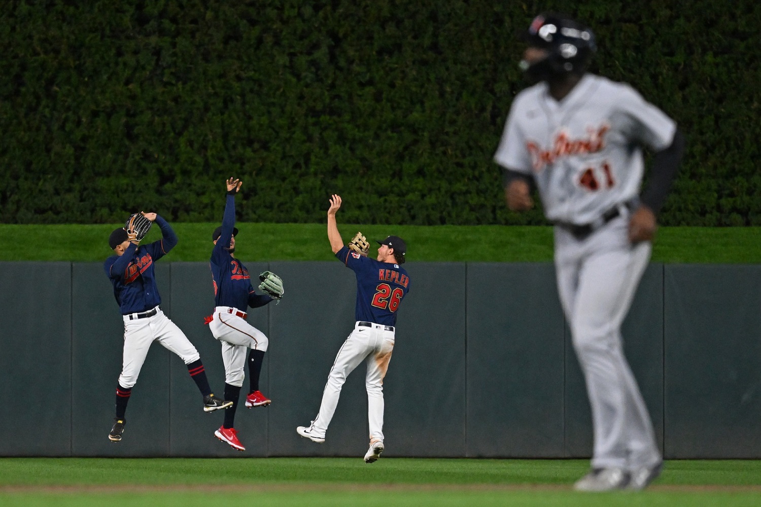 More information about "Twins' Outfield is Custom-Made for their Flyball Rotation"