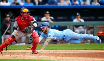 How Does the Twins Catching Tandem Stack Up Defensively?