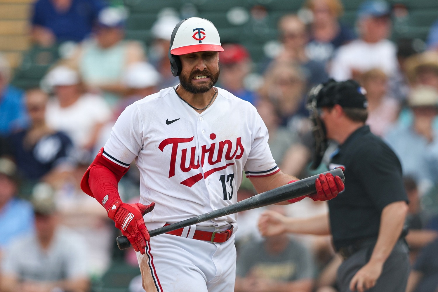 Kyle Farmer injury update: Twins SS leaves game after being hit in