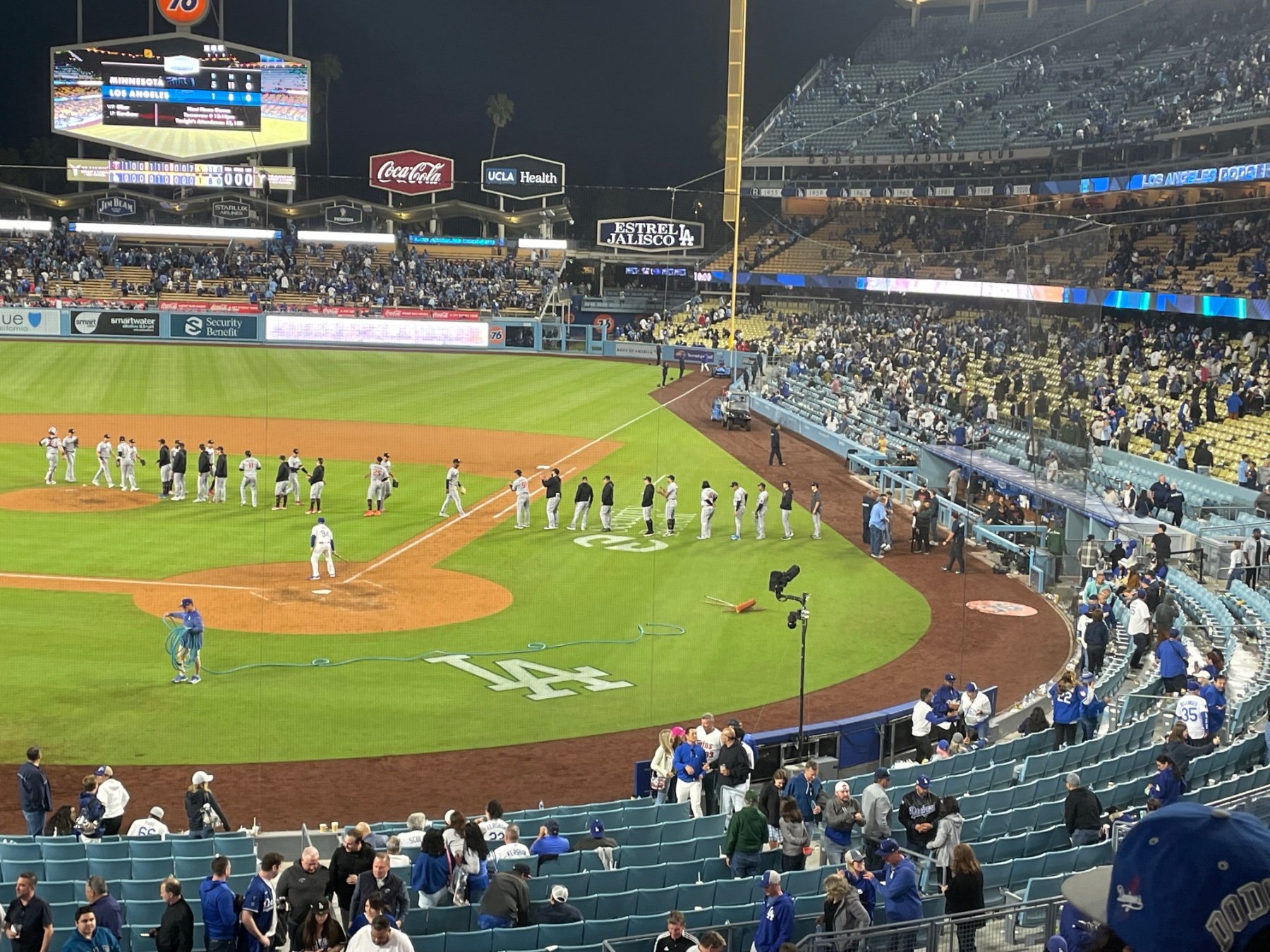 Dodgers beat Giants in 11 innings on Kyle Farmer's first major league hit –  Orange County Register