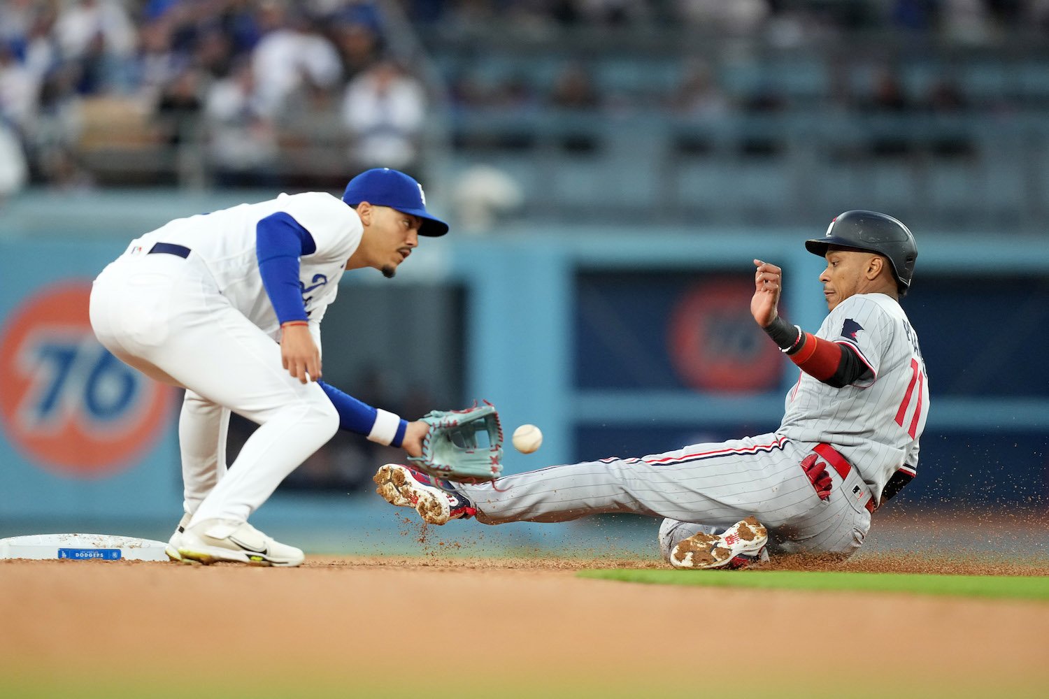 Miguel Vargas Hits 1st Homer, Dodgers Bounce Back to Beat