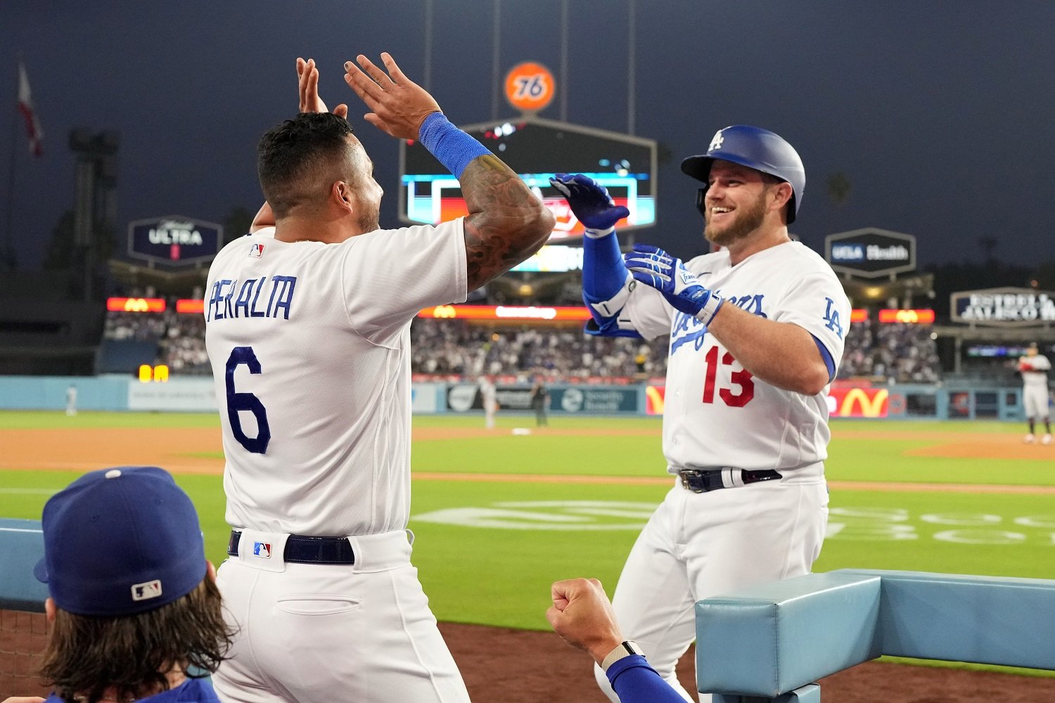 Twins and Dodgers announcers can't believe umpire's enormous strike zone