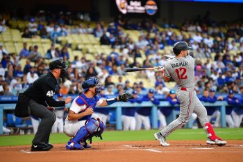 Twins 5, Dodgers 1: Kyle Farmer Vanquishes Dodger Stadium Curse