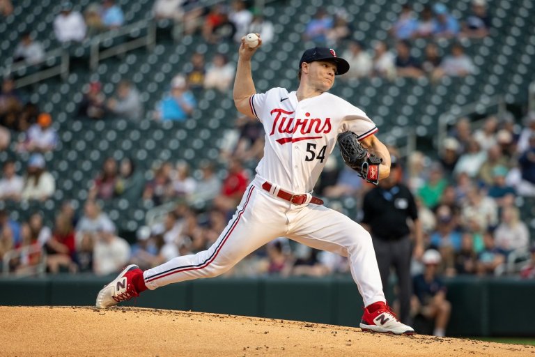 Tigers 8, Twins 4 : Twins Lick Their Wounds After a Tiger Attack