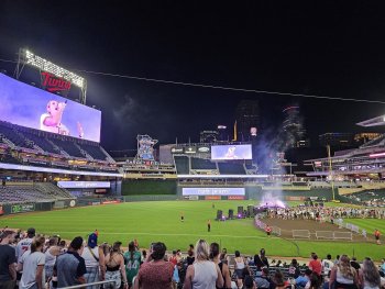 Twins Fans Experience “Every Little Thing” at Last Postgame Concert of the Year 