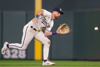 Brian Dozier has no respect for seeing eye singles 