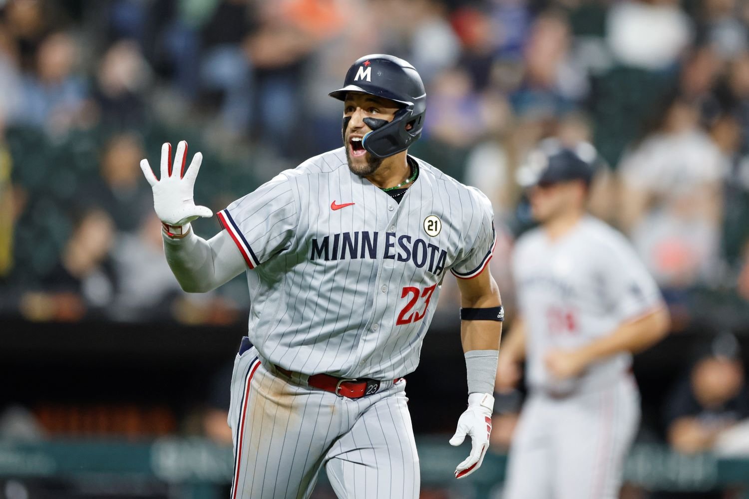 Twins' triple and 2 bases-loaded walks in 10th beat Texas - The