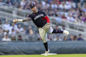 Yankees 5, Twins 1: Sheriff Overpowered by Big-City Bullies