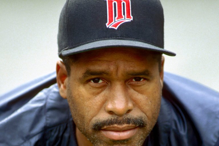 Twins Almanac: Hisle Steals Four Bases, Dozier's Hit Streak