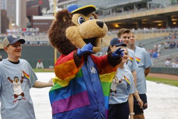 REPORT: Twins “Aggressively” Shopping TC Bear As MLB Trade Deadline Approaches