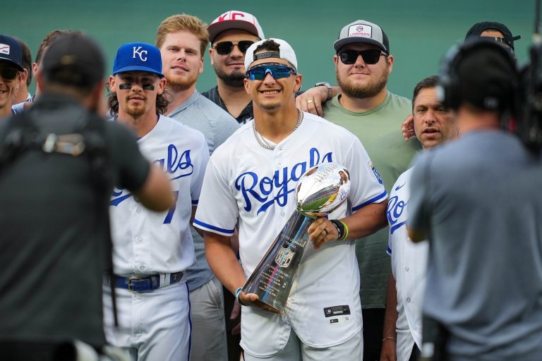 Let's Road Trip Twins 2025: Trip #2 - The Royal Mistreatment?