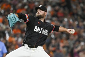 BREAKING: Twins Sign Left-Handed Reliever Danny Coulombe to One-Year Deal