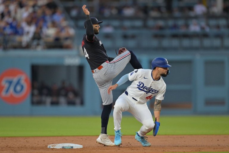Twins 10, Dodgers 7: Twins Take Advantage of Dodgers Miscues, Hang On for Win