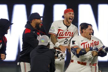 Twins 5, Red Sox 4: Lee Swings Like the Wind to a Walk Off Win
