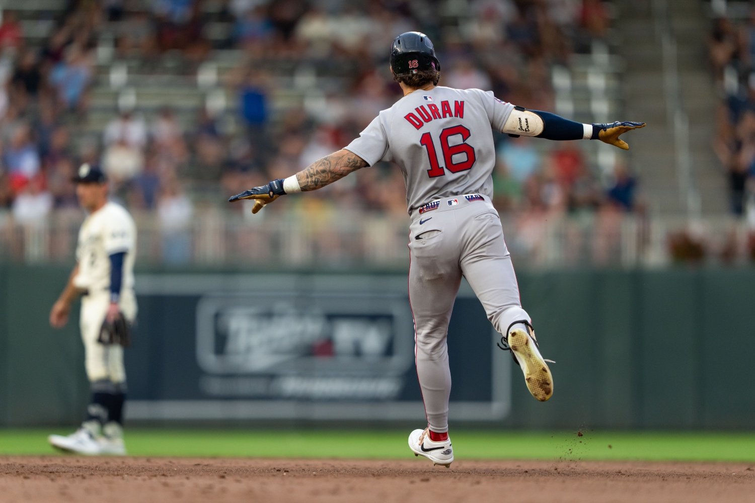 Red Sox 8, Twins 5: Red Sox Veterans Spoil Ohl’s Debut and Lee’s Historic Night