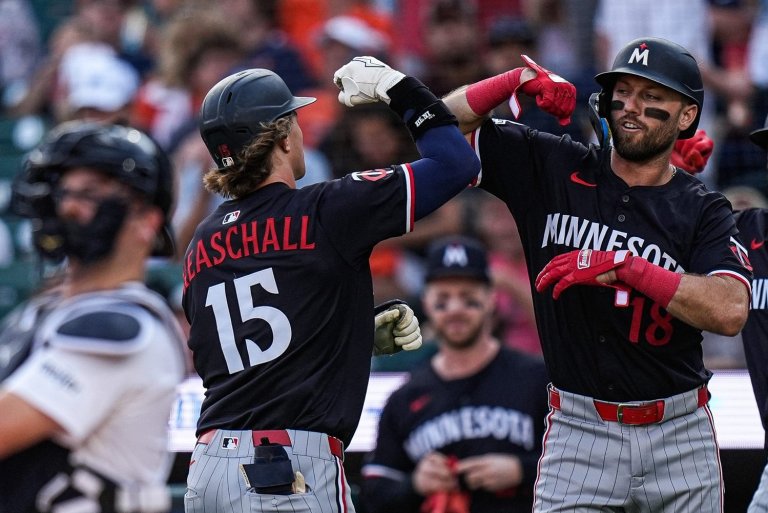 Twins 6, Tigers 3: Keaschall's Return Slugs the Twins Past Paddack and Detroit