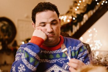 Local Man Unable to Enjoy Christmas Because of the Twins