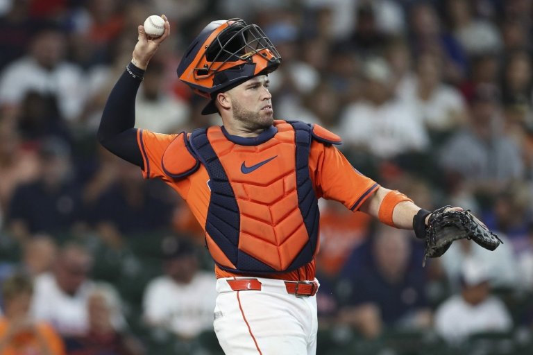 Minnesota Twins Sign Catcher Victor Caratini to Two-Year Deal
