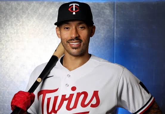 Carlos Correa Gallery Image