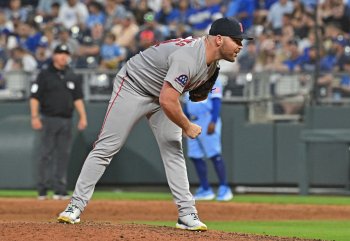 Twins’ Front Office Awkwardly Calls Liam Hendriks