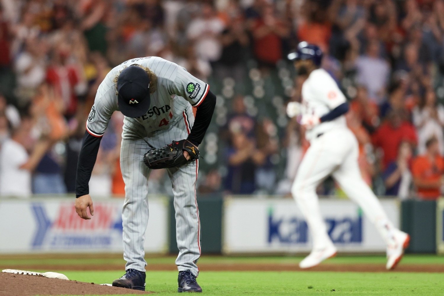 Astros 6, Twins 4: Walks Do Haunt