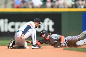Mariners 4, Twins 3: Defensive Brain Freeze from Twins Leads to Mariners Walk Off