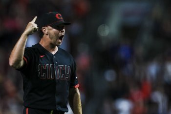 The Five Funniest Old Friend Reunions the Twins Could Make This Deadline