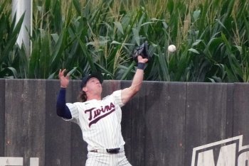 The Field of Dreams Game Exposed MLB’s Biggest Broadcasting Problem