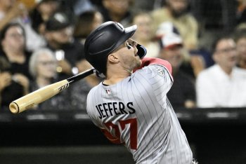 Twins 6, White Sox 4: Jeffers Blast Completes Twins Comeback Victory